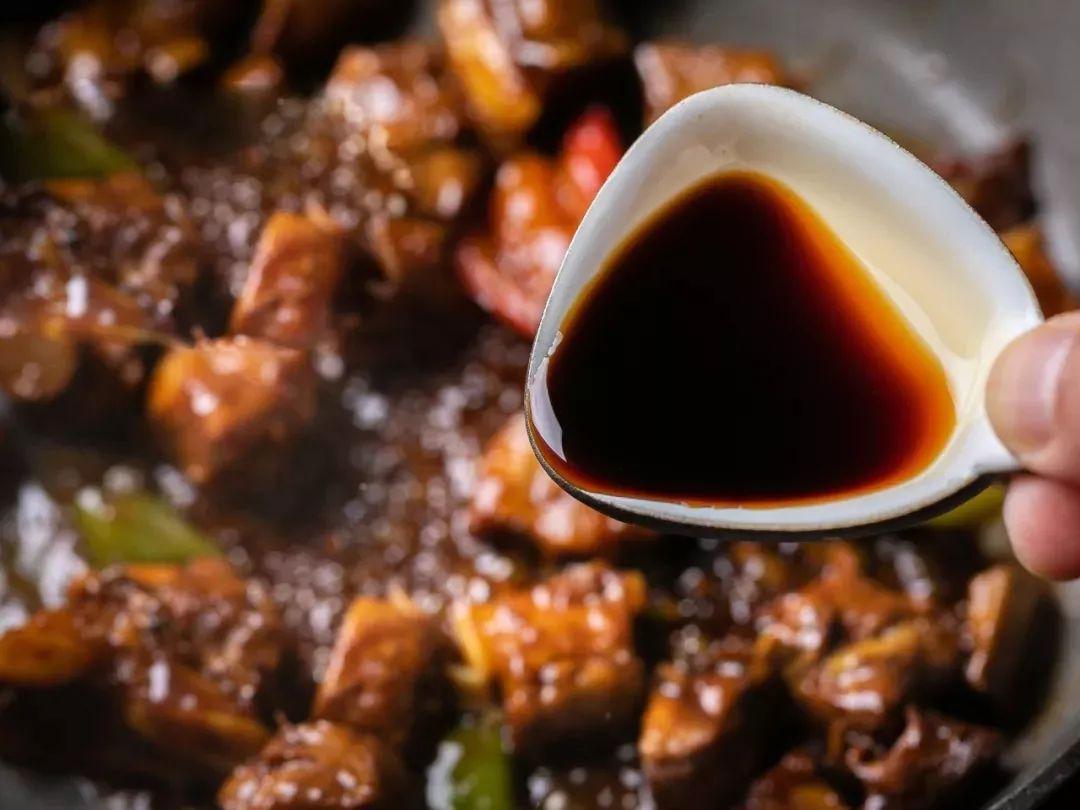 丸庄黑豆酱油世家古法缸酿,传递百年美味获大批食客认可